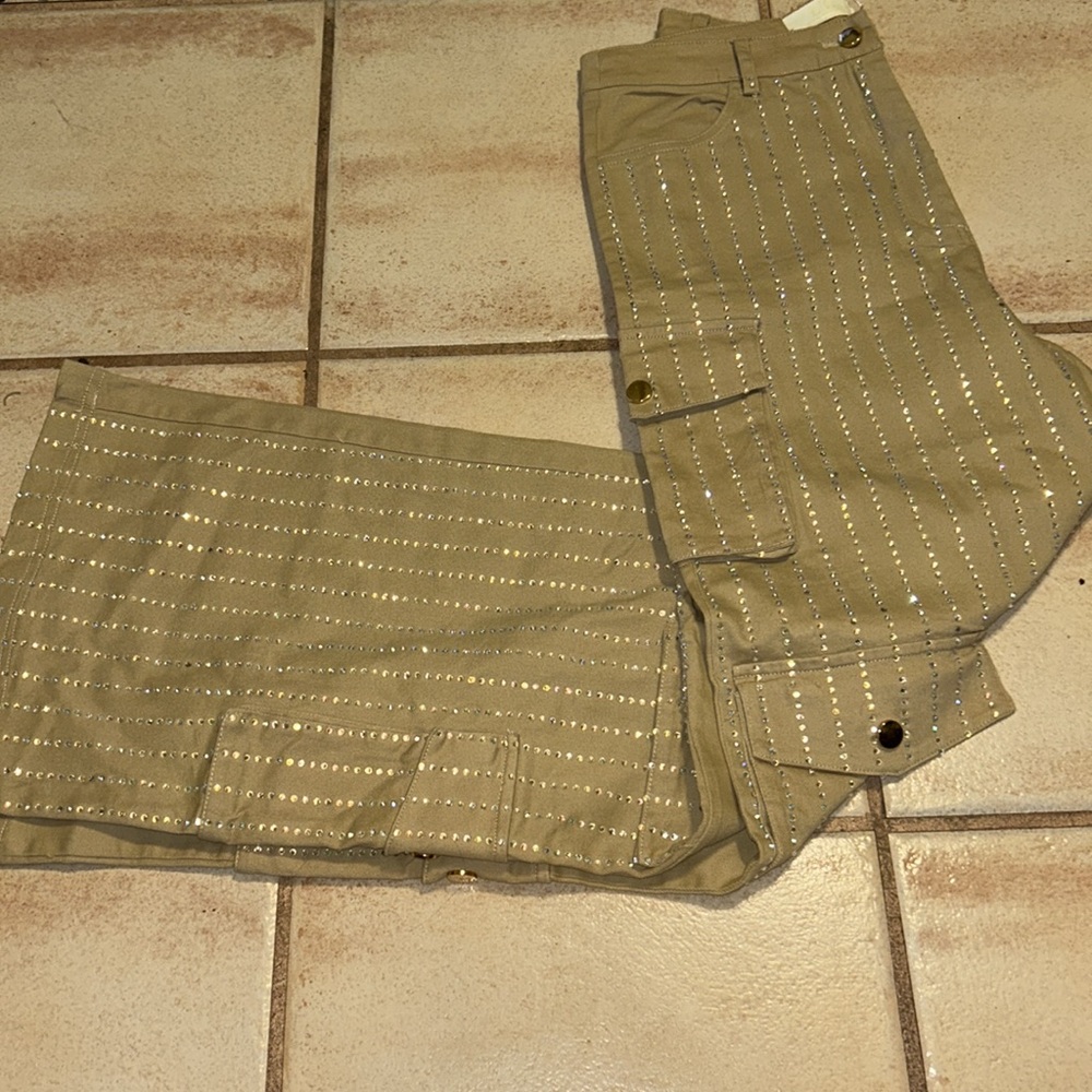 LC Lizette Collection/boutique
Bling rhinestone flare cargo pants size large